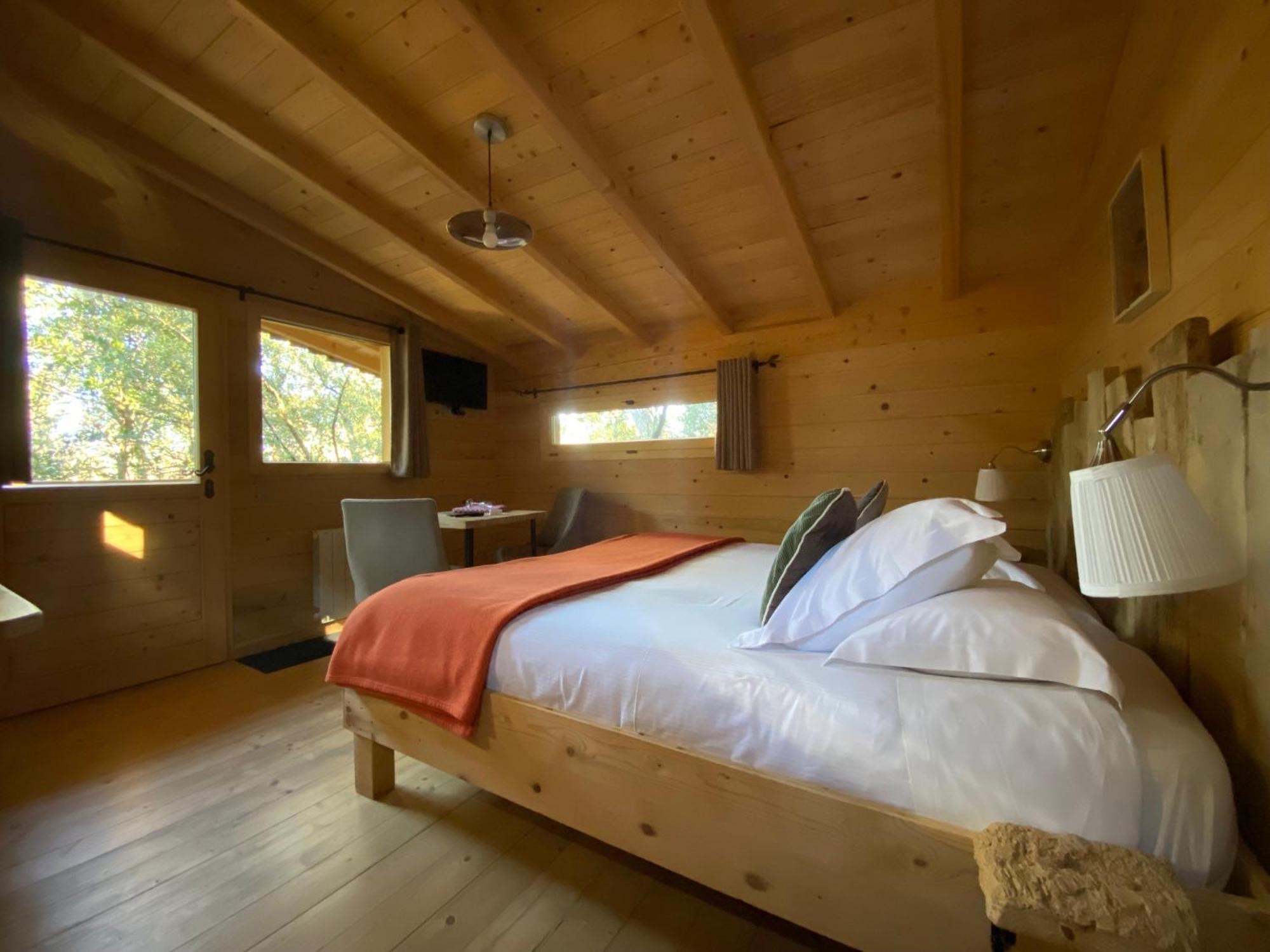 Les Cabanes Dans Les Bois Logis Hotel Villedubert Dış mekan fotoğraf