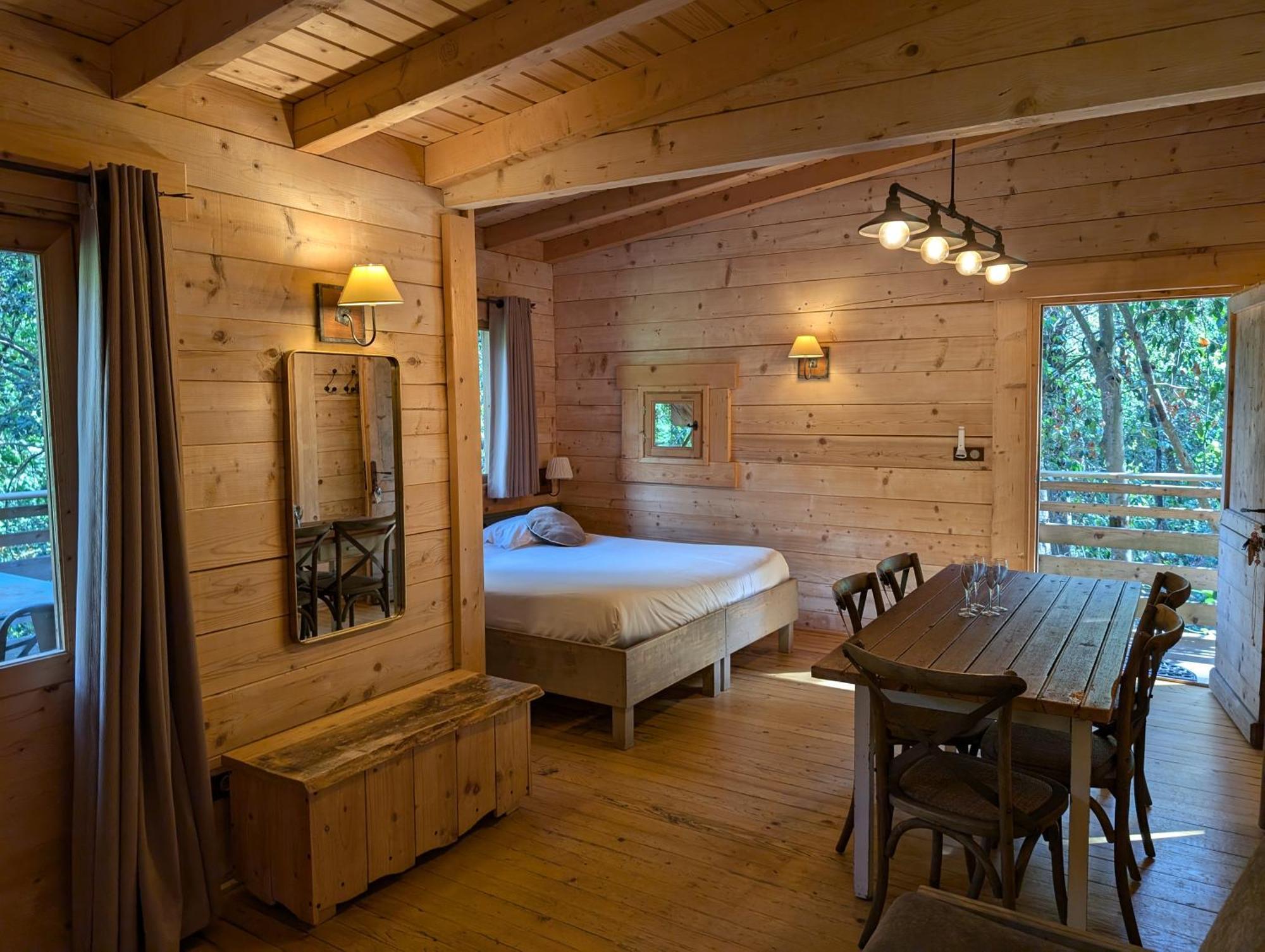 Les Cabanes Dans Les Bois Logis Hotel Villedubert Dış mekan fotoğraf
