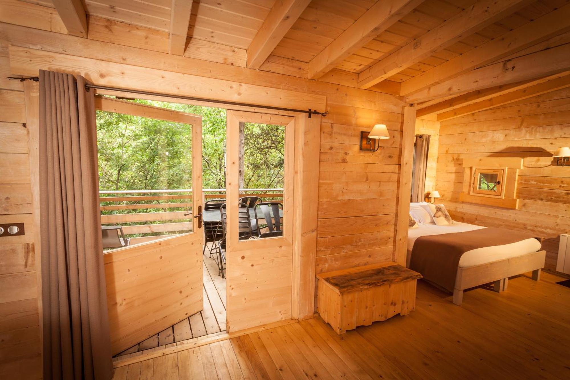 Les Cabanes Dans Les Bois Logis Hotel Villedubert Dış mekan fotoğraf