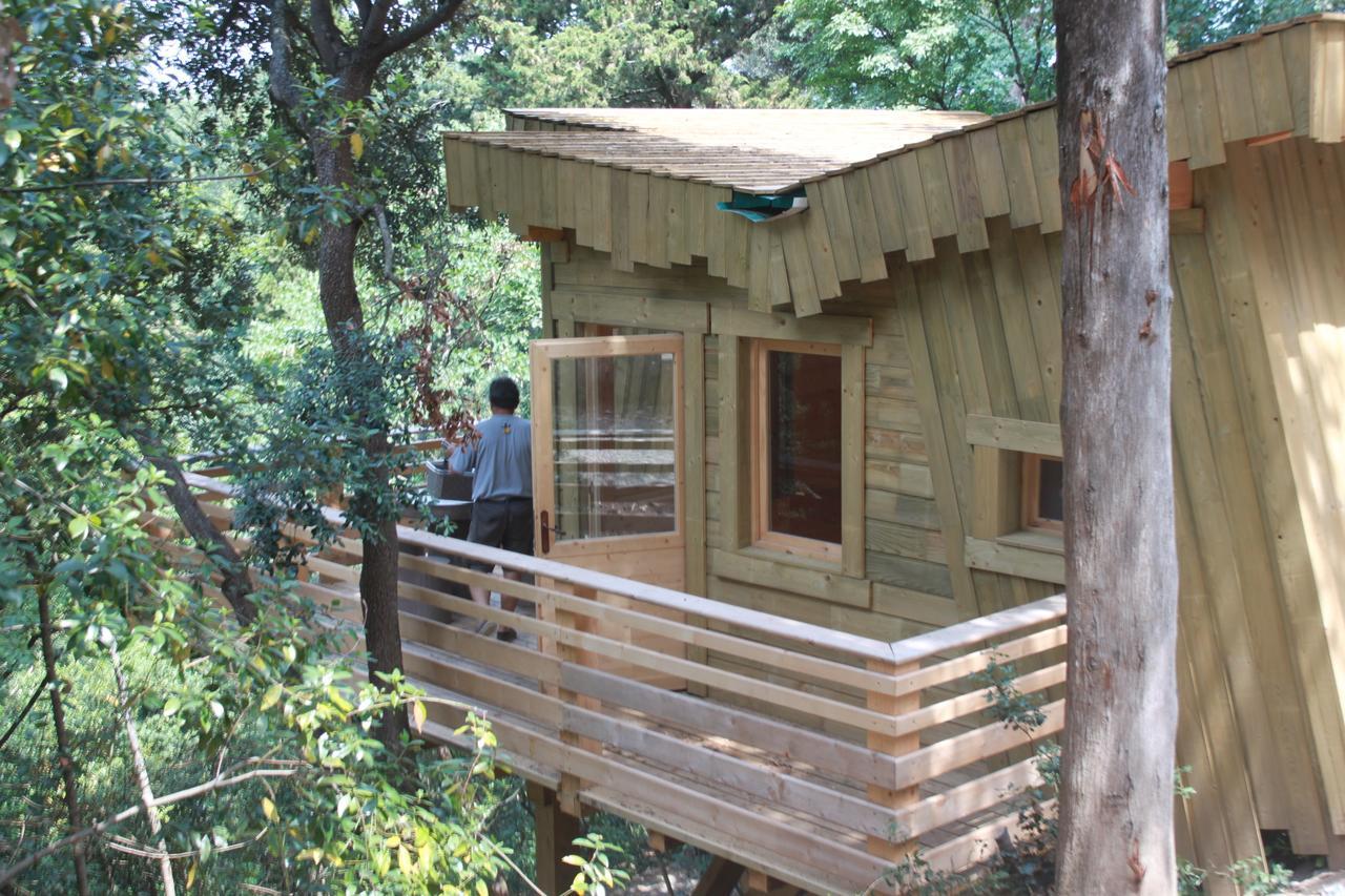 Les Cabanes Dans Les Bois Logis Hotel Villedubert Oda fotoğraf