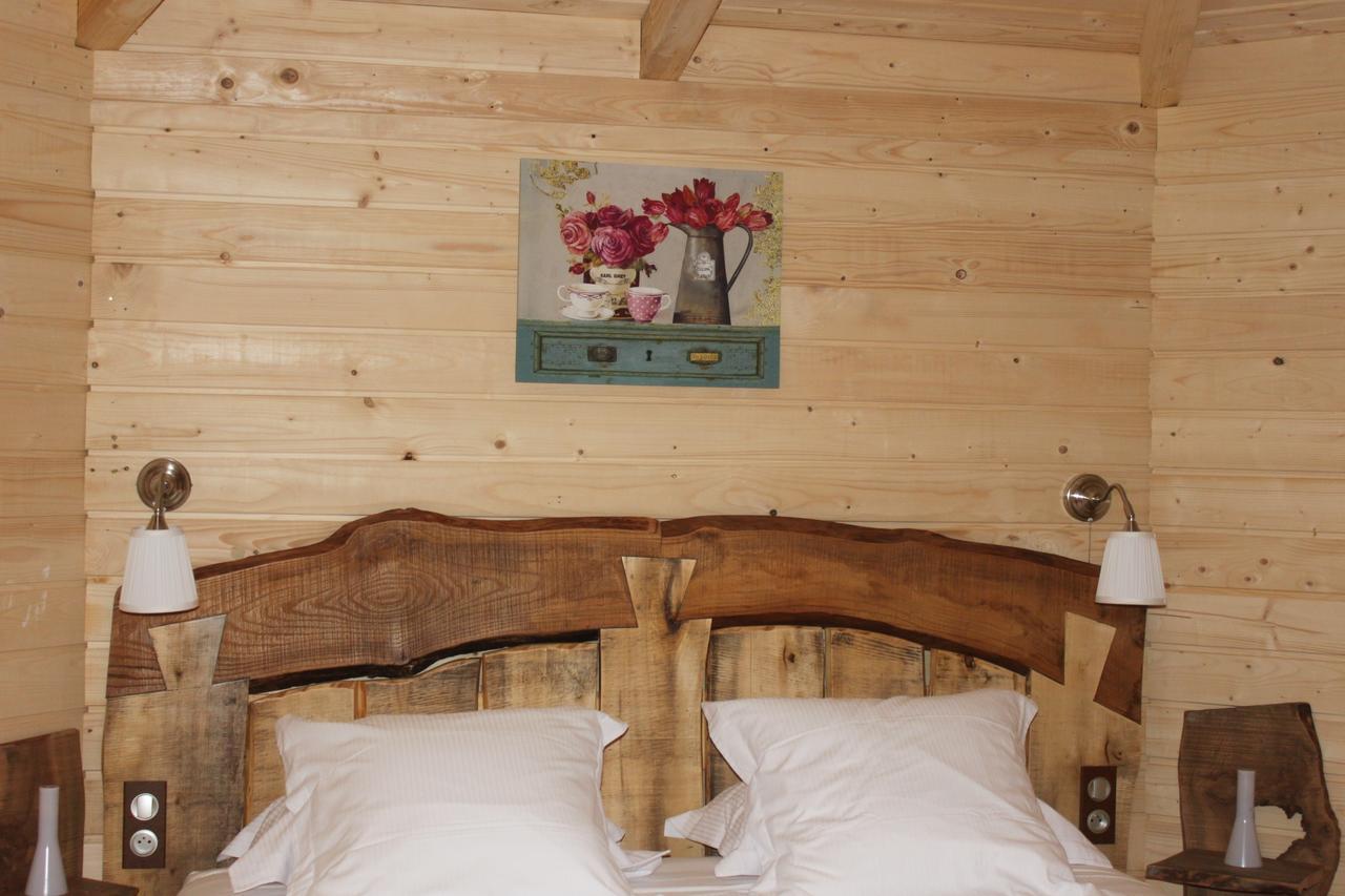 Les Cabanes Dans Les Bois Logis Hotel Villedubert Oda fotoğraf